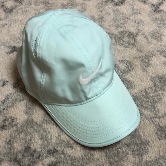 Nike featherlight dri-fit hat
